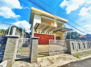 Homestay Parikesit Rent Full House